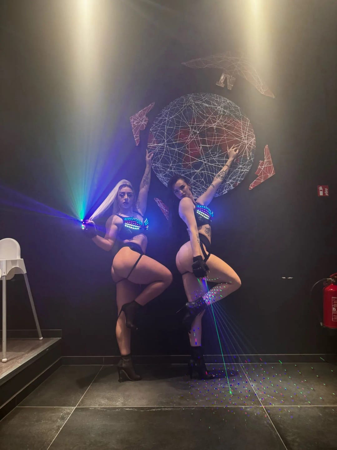 Customer photo review of Sky Star RGB Laser Gloves Multi-line 4 Heads Beam Light for DJ Disco Halloween Christmas Party Nightclub Club Stage Dancing Show