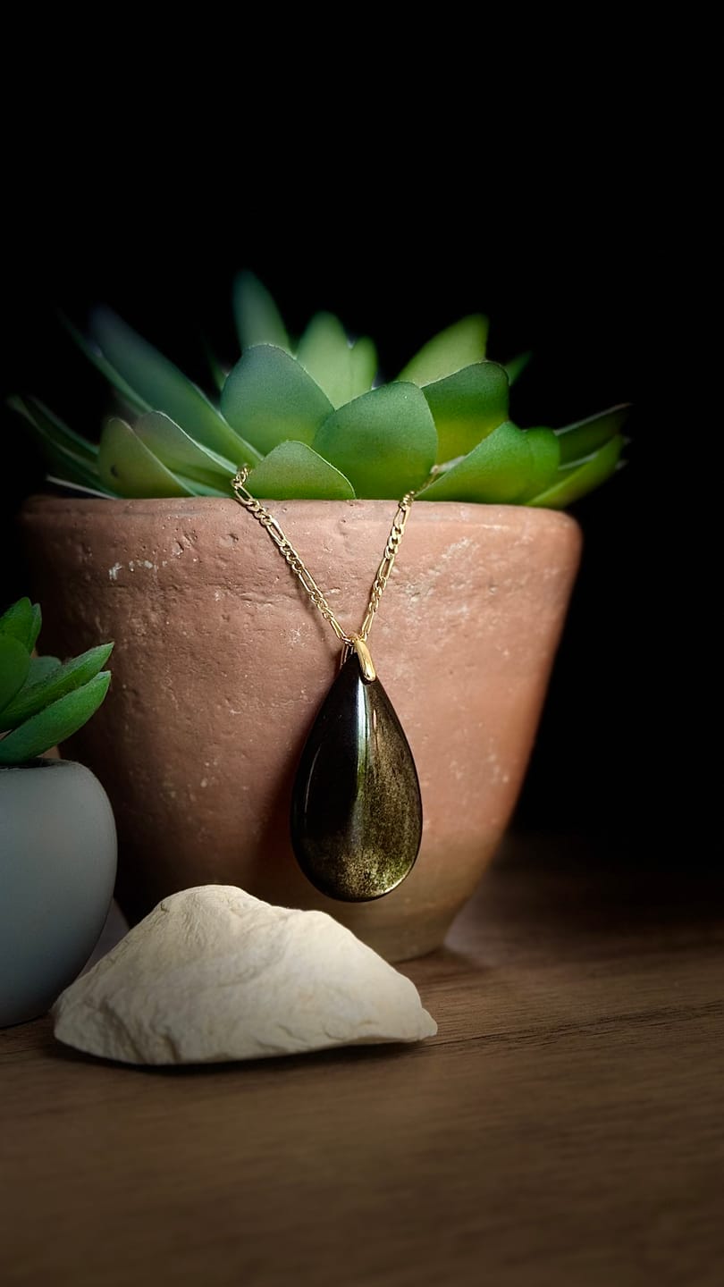 Customer photo review of Pendentif Obsidienne Dorée