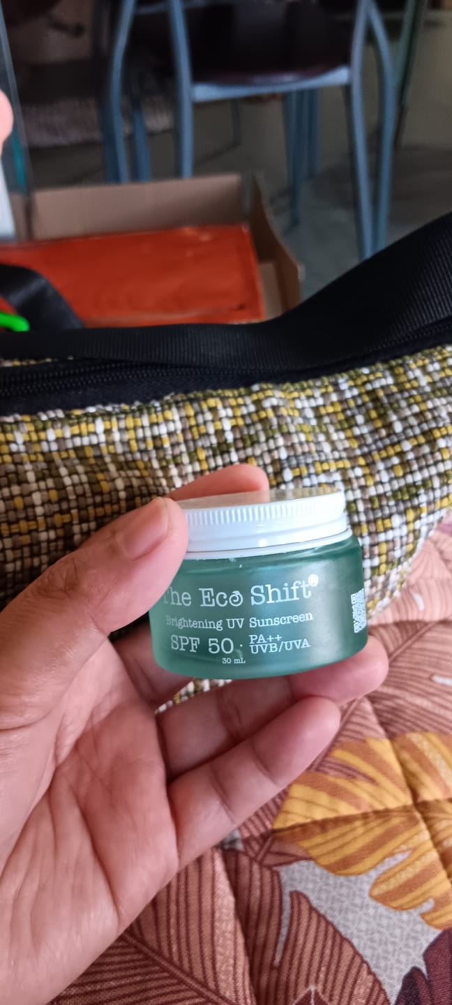 Customer photo review of Brightening UV Sunscreen & Skin Primer with SPF 50 UVA/UVB PA++