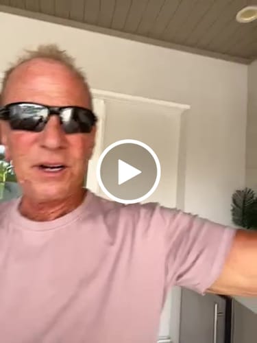 Customer video review of 021 ESSENTIAL DROP-CUT T-SHIRT - DUSK