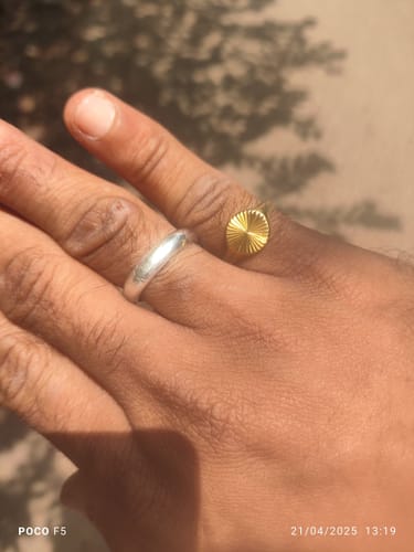 Customer photo review of SUN RAYS RING - 18K GOLD PLATED