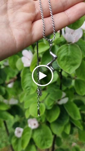 Customer video review of Poise Flow Necklace