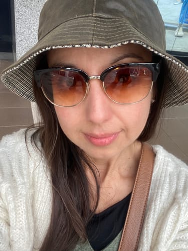 Reseña con foto de un cliente sobre Sombrero Bucket