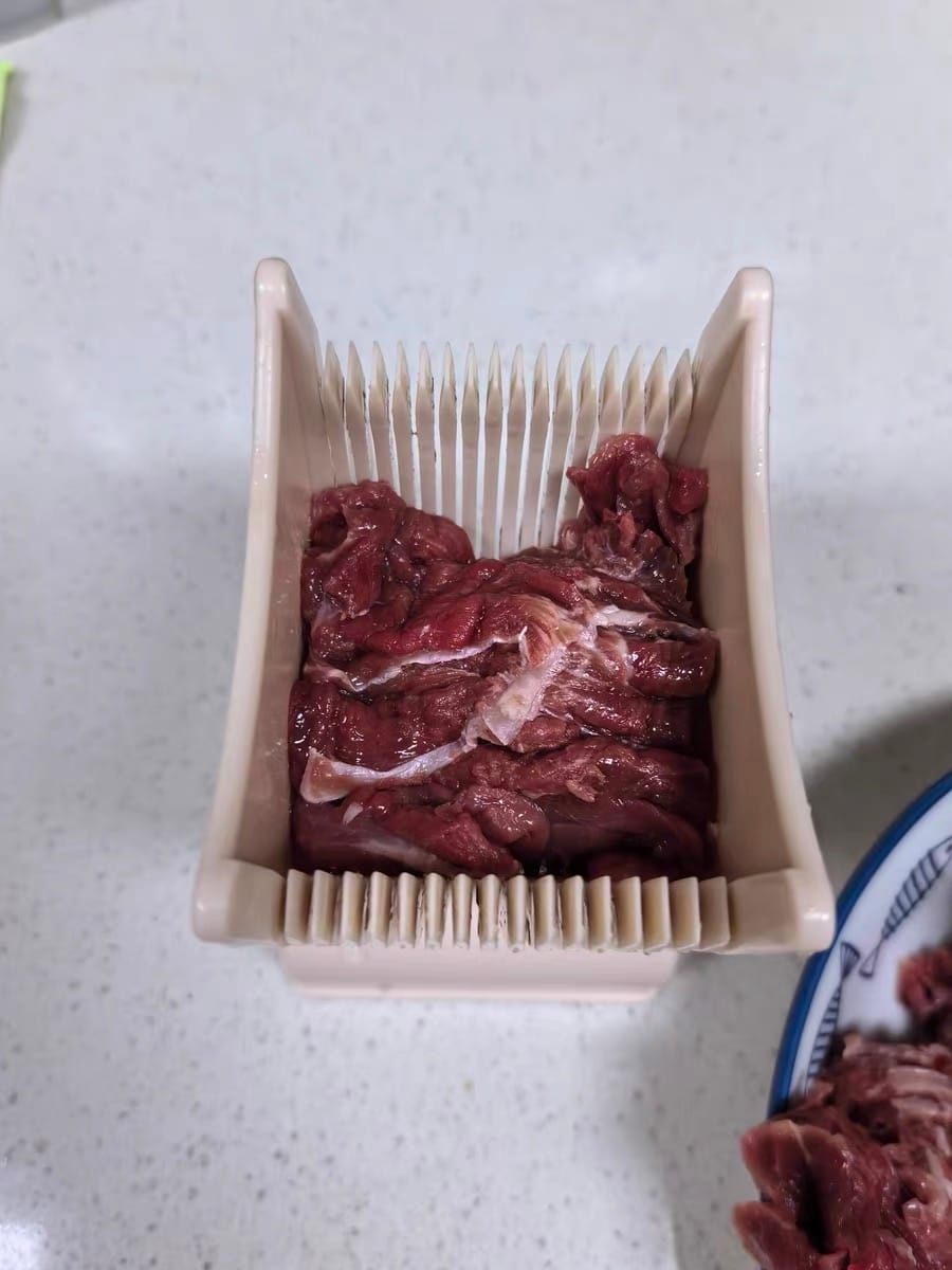 Customer photo review of Manual Meat Slicer & Knife Sharpener Set – Stainless Steel, Perfect for Beef, Pork, Lamb – Ideal for Home Cooking & BBQ, Black