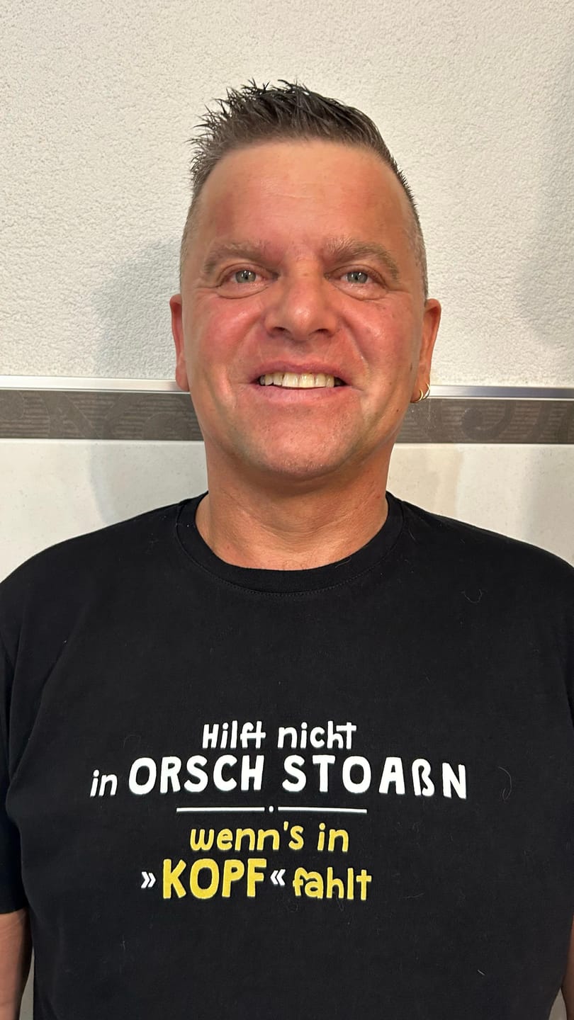Customer photo review of Hilft nicht in Orsch stoaßn - Unisex Shirt Premium