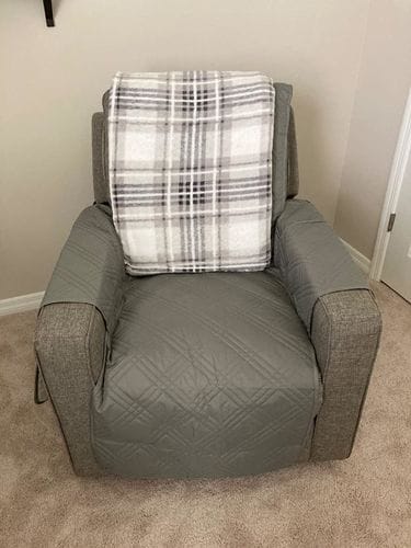 Customer photo review of 1PC Recliner Sofa Cover with Pockets & Elastic Straps