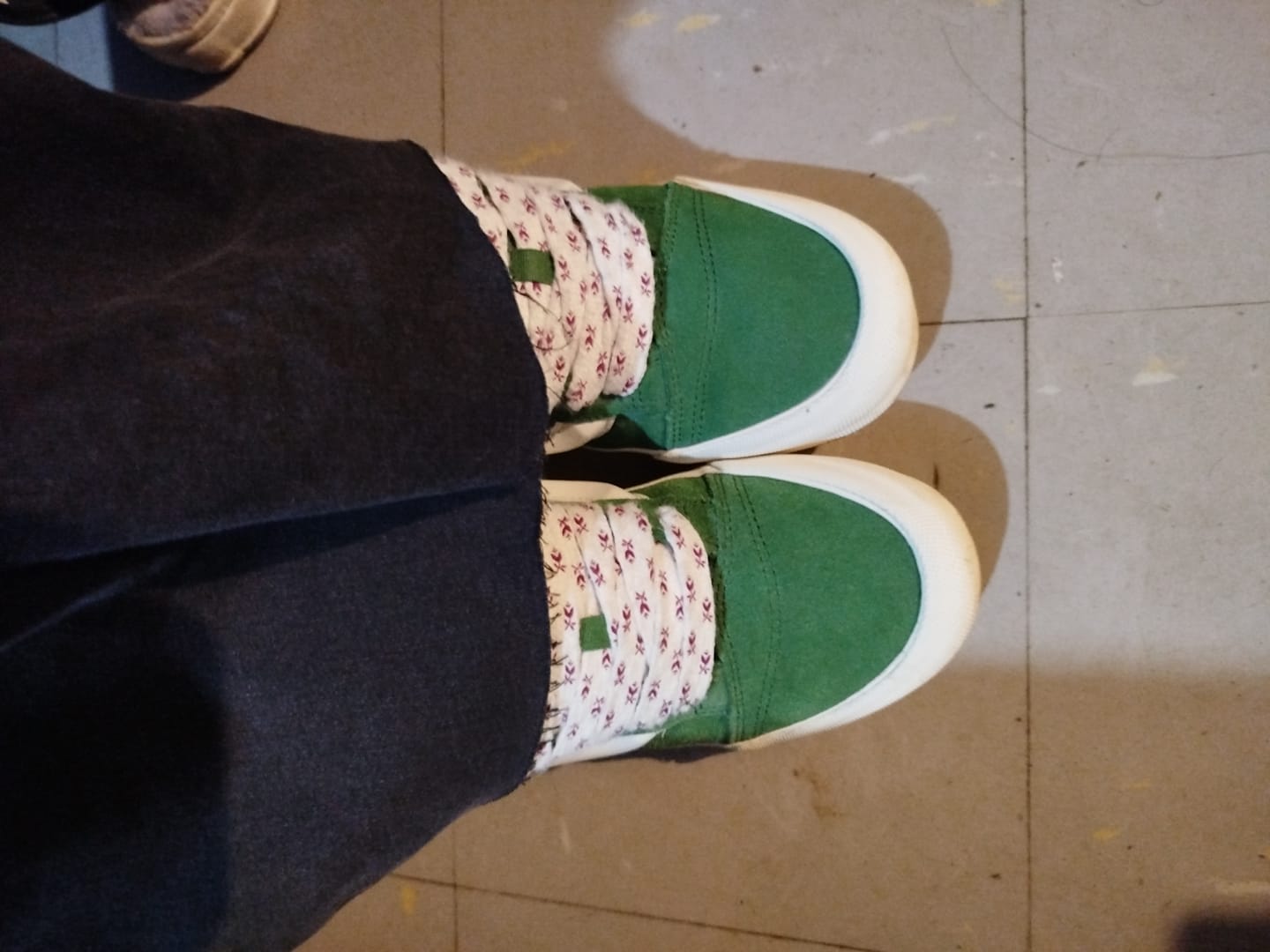 Customer photo review of Zapatillas Vans Knu Skool Mujer Verde