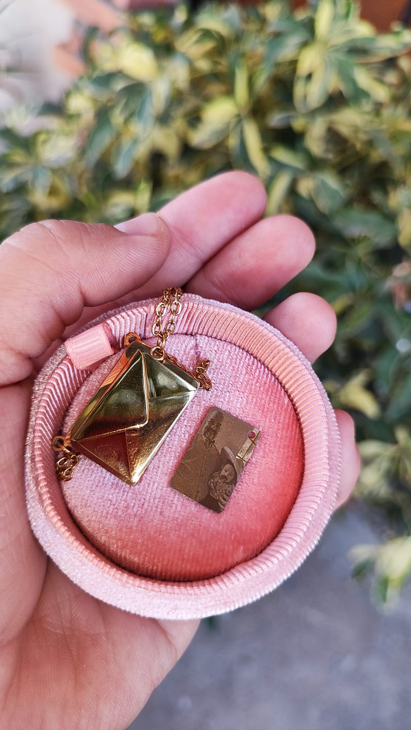 Customer photo review of Collar Mensaje Personalizado