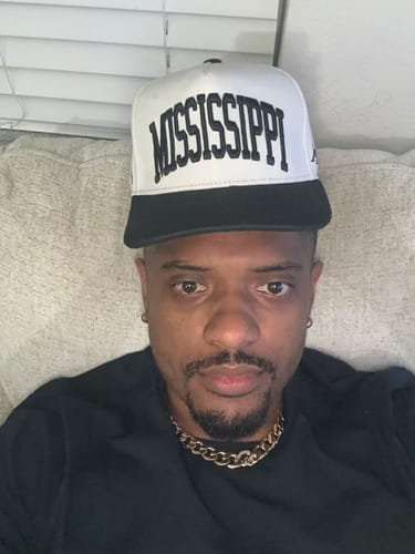 Customer photo review of MISSISSIPPI SNAPBACK - OFF WHITE EDITION