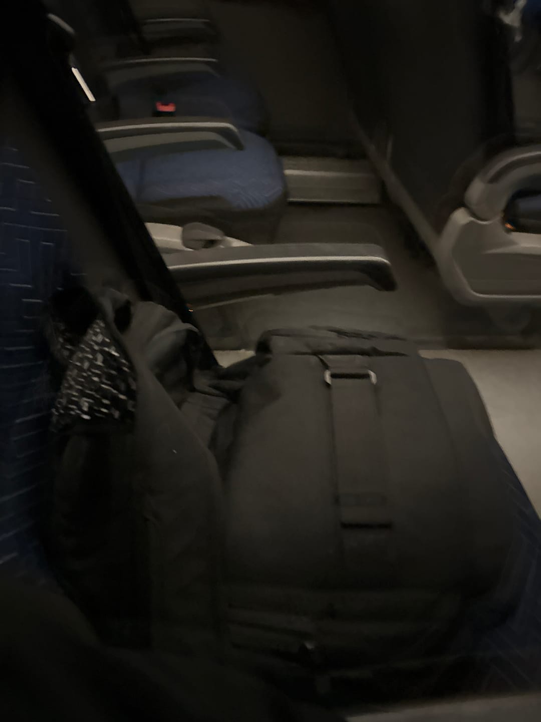 Customer photo review of Mochila Gangsta Skatepack Negro
