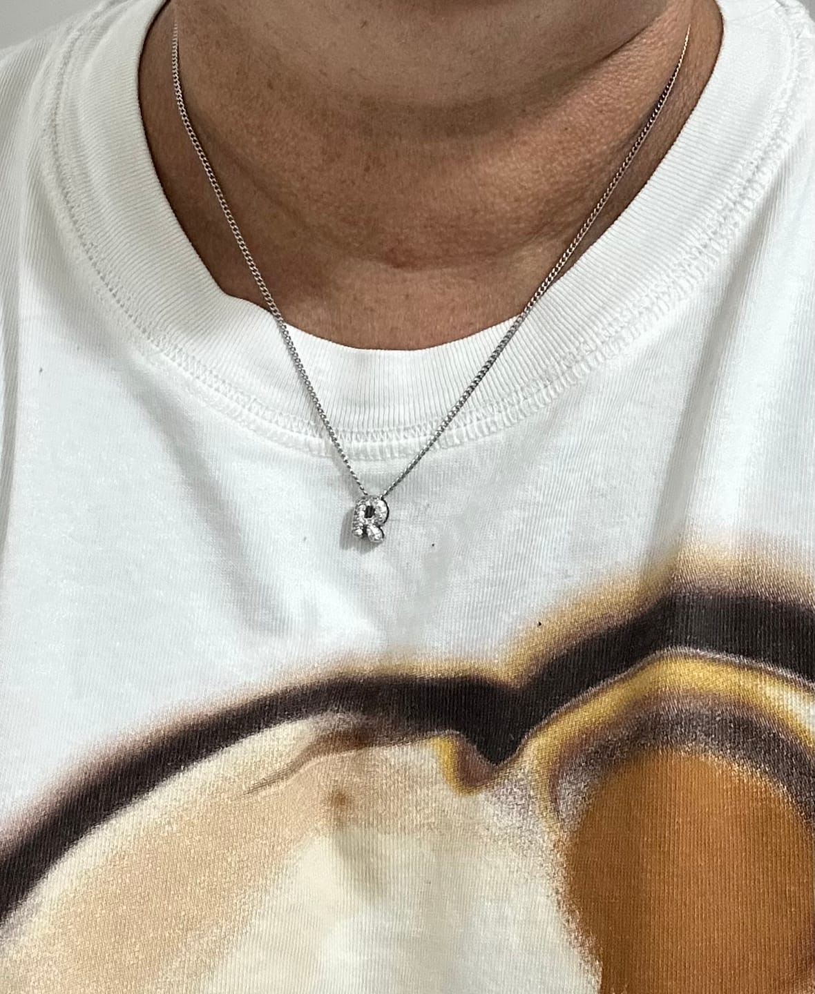 Customer photo review of Personaliza Tu Collar Inicial Mini Bubble Plateado Zirconias