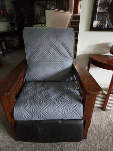Customer photo review of 1PC Recliner Sofa Cover with Pockets & Elastic Straps