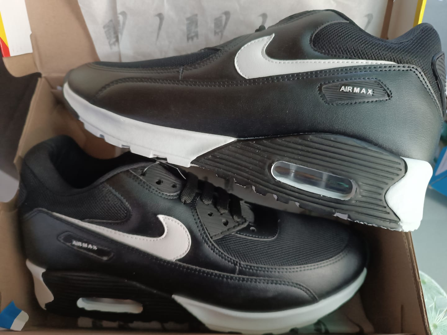 Customer photo review of Tenis Max 90 Negro Blanco