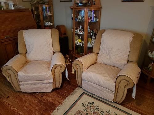 Customer photo review of 1PC Recliner Sofa Cover with Pockets & Elastic Straps