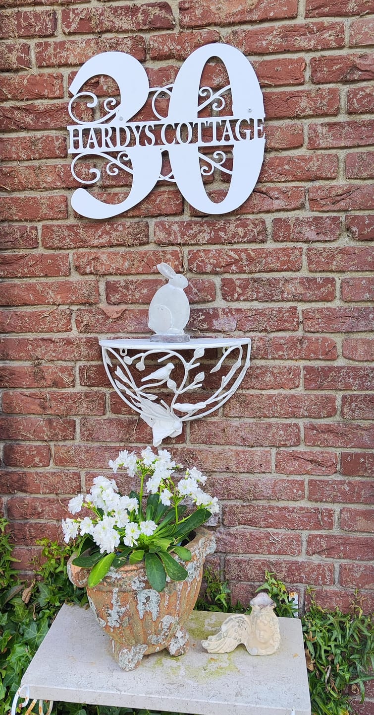 Customer photo review of Hausnummer-Türschild Ornamental Style mit Familiennamen (personalisierbar)