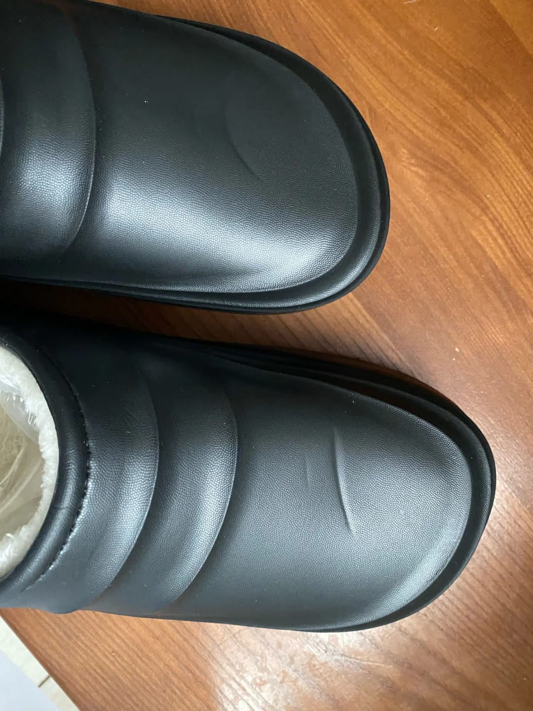 Customer photo review of The Snuggi Work Clogs
