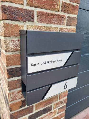 Customer photo review of AlbersDesign Briefkasten B1 Eisenglimmer (DB703) personalisiert mit Edelstahl-Schildern