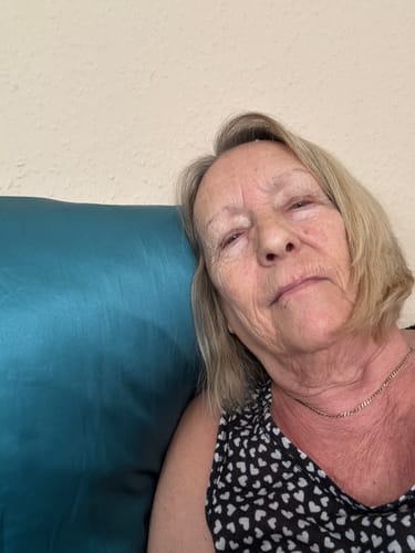 Customer photo review of Teal Blue 22 Momme Mulberry Silk Pillowcase