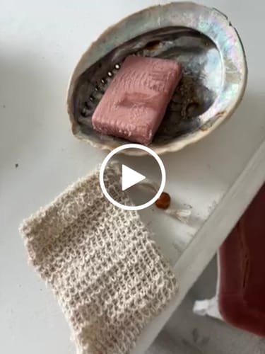 Customer video review of Ylang Ylang & Patchouli Körperseife (für sensible Haut)