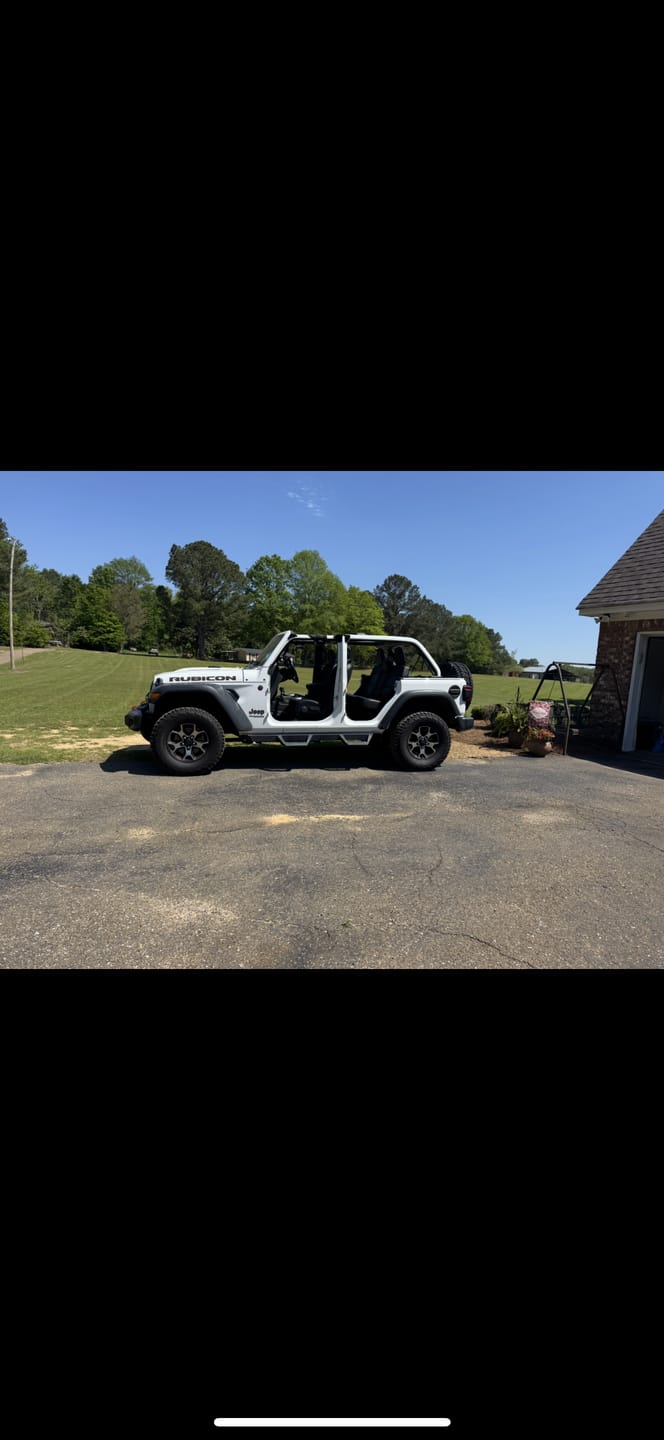 Customer photo review of JL/JLU A-Pillar Side Jeep Mirrors with Base Mount Driver AND Passenger