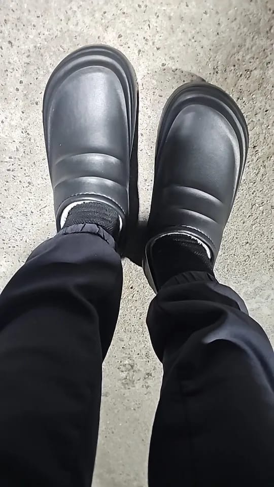 Customer photo review of The Snuggi Work Clogs