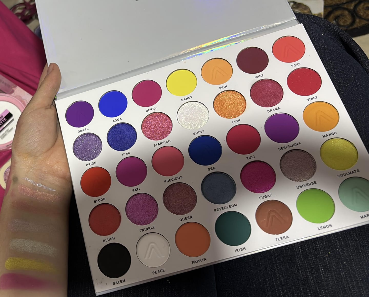 Customer photo review of PALETA DE SOMBRAS HAWAII | MAKEUP EXPERT