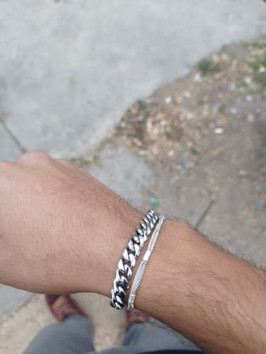 Reseña con foto de un cliente sobre Pulsera Cuban 8mm