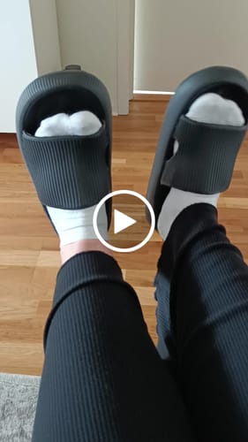 Customer video review of HappyFlops