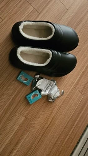 Customer photo review of The Snuggi Work Clogs