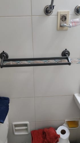 Customer photo review of Toallero Multifuncional Doble Barral Con Ventosa Para Pared
