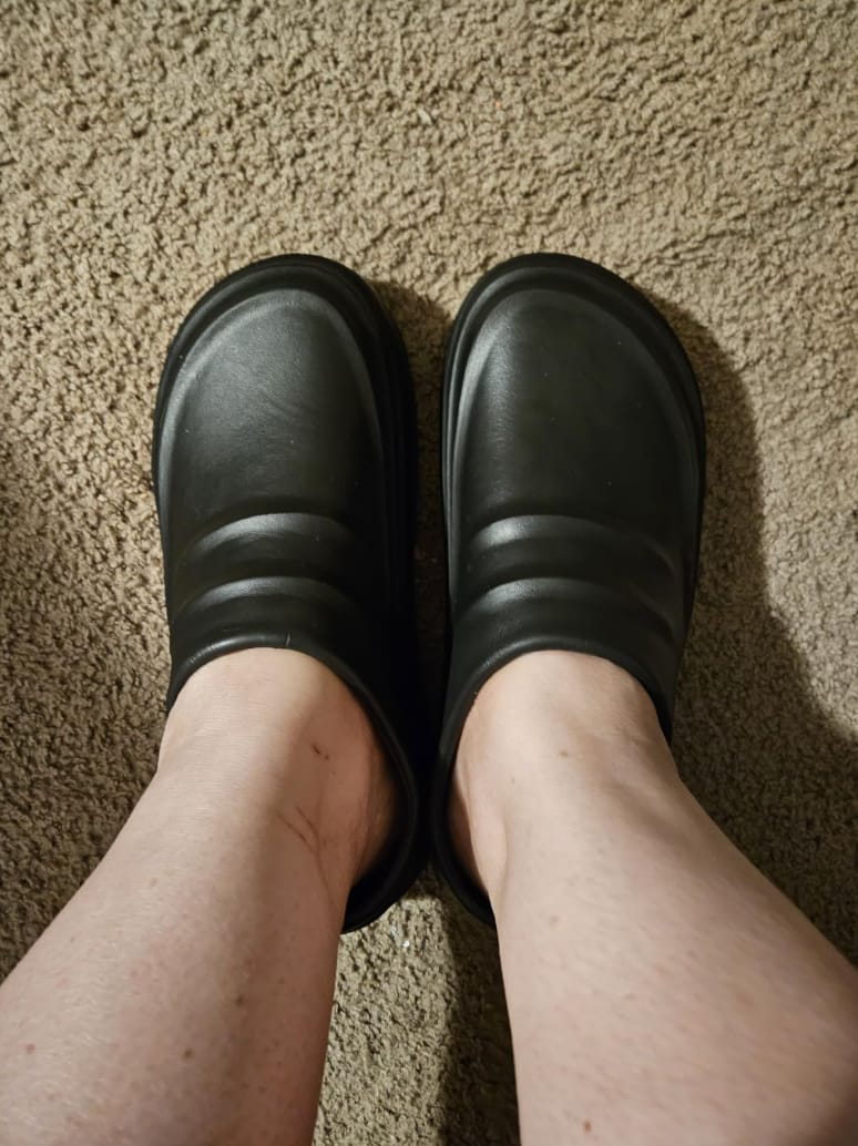 Customer photo review of The Snuggi Work Clogs
