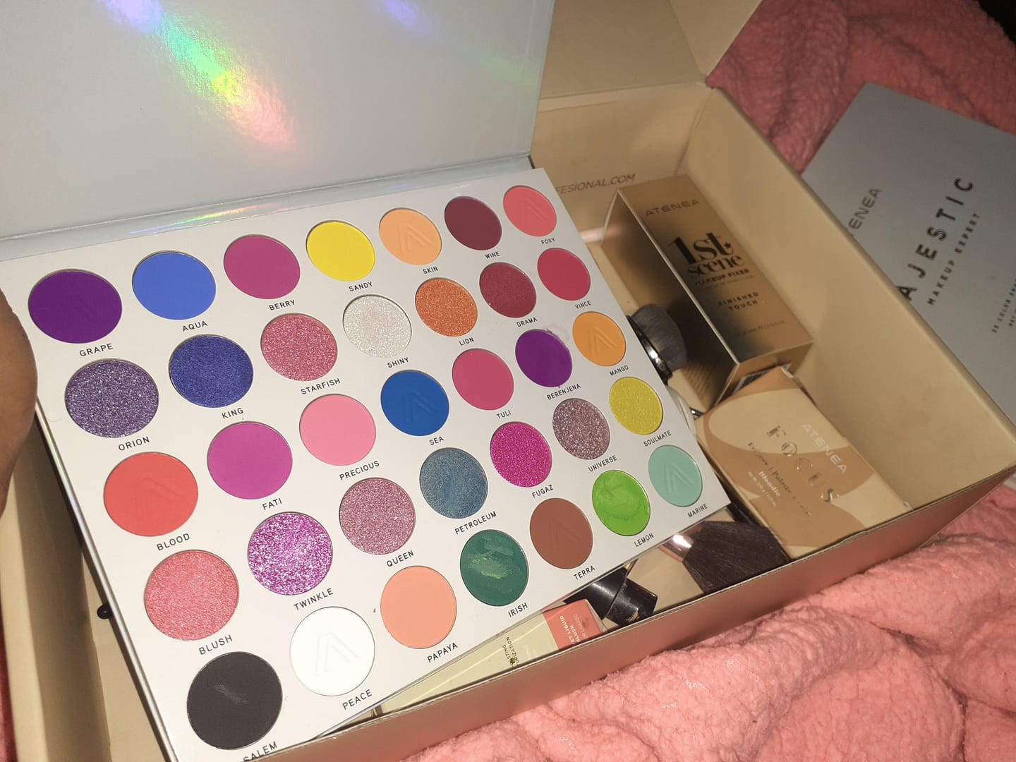 Customer photo review of PALETA DE SOMBRAS HAWAII | MAKEUP EXPERT