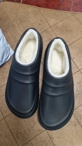 Customer photo review of The Snuggi Work Clogs