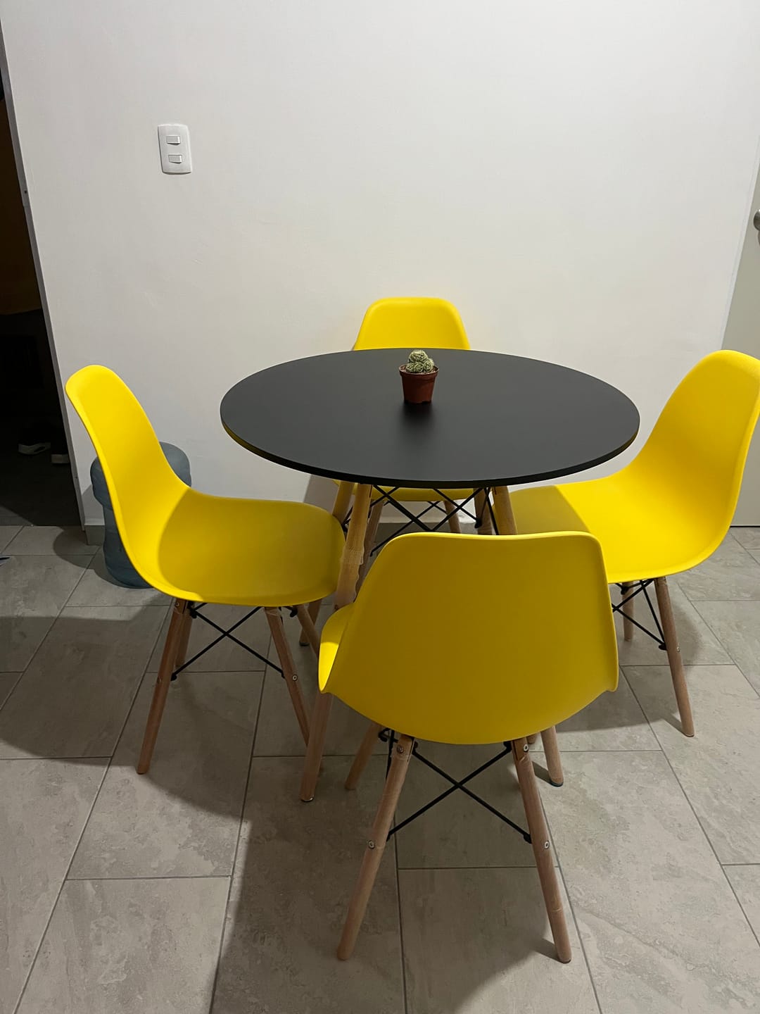 Customer photo review of Comedor Mesa oslo 80 Negro + 4 Sillas Oslo