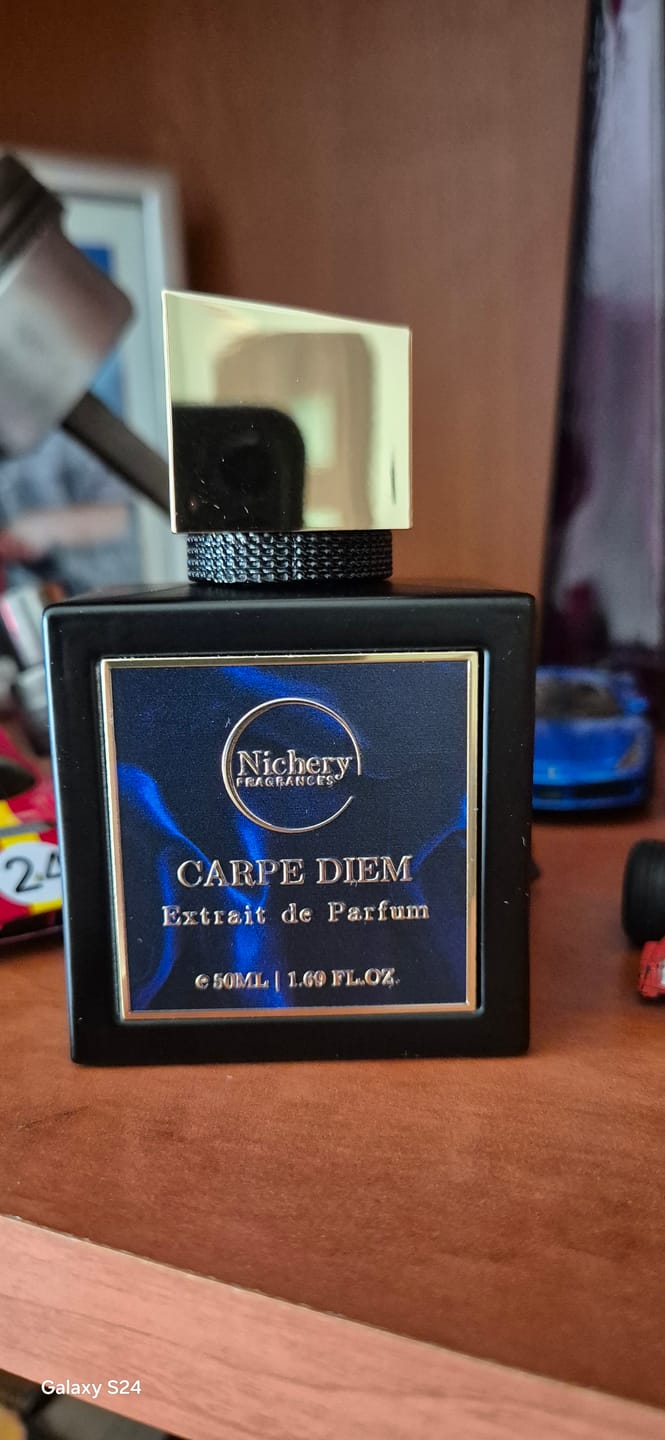 Customer photo review of Nichery Carpe Diem Extrait de Parfum - Férfi 50ml