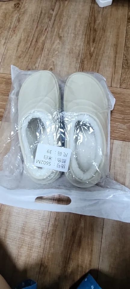 Customer photo review of The Snuggi Work Clogs