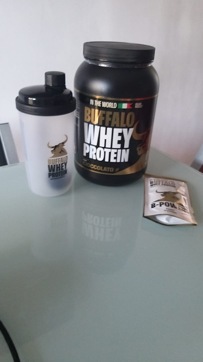 Customer photo review of Box Promo - Buffalo Whey -  1 Barattolo di Proteine in Polvere + Omaggio 1 Shaker e 4 Bustine