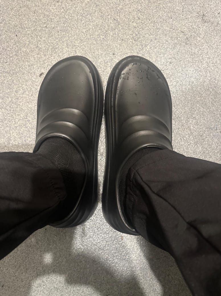 Customer photo review of The Snuggi Work Clogs