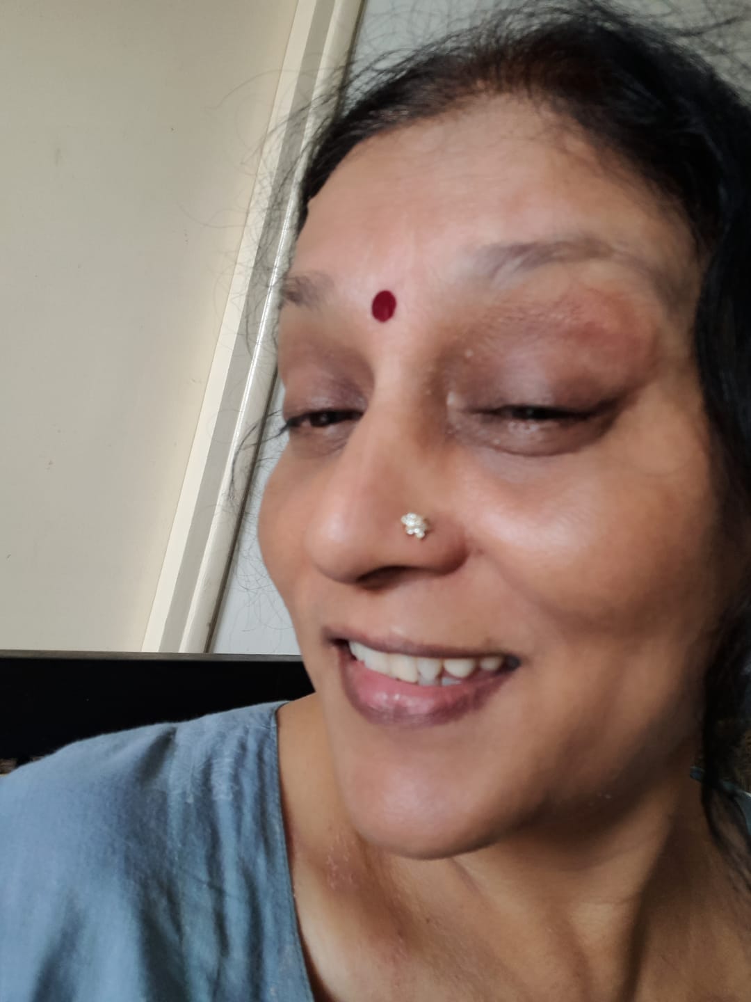 Customer photo review of Sunflower Radiance Screw Nose Pin