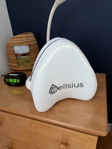 Avis photo d'un client sur Coussin Orthopédique Genoux Cellsius - Le secret d'un sommeil sans douleur