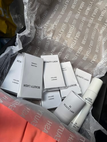 Customer photo review of Volume Lashes .05