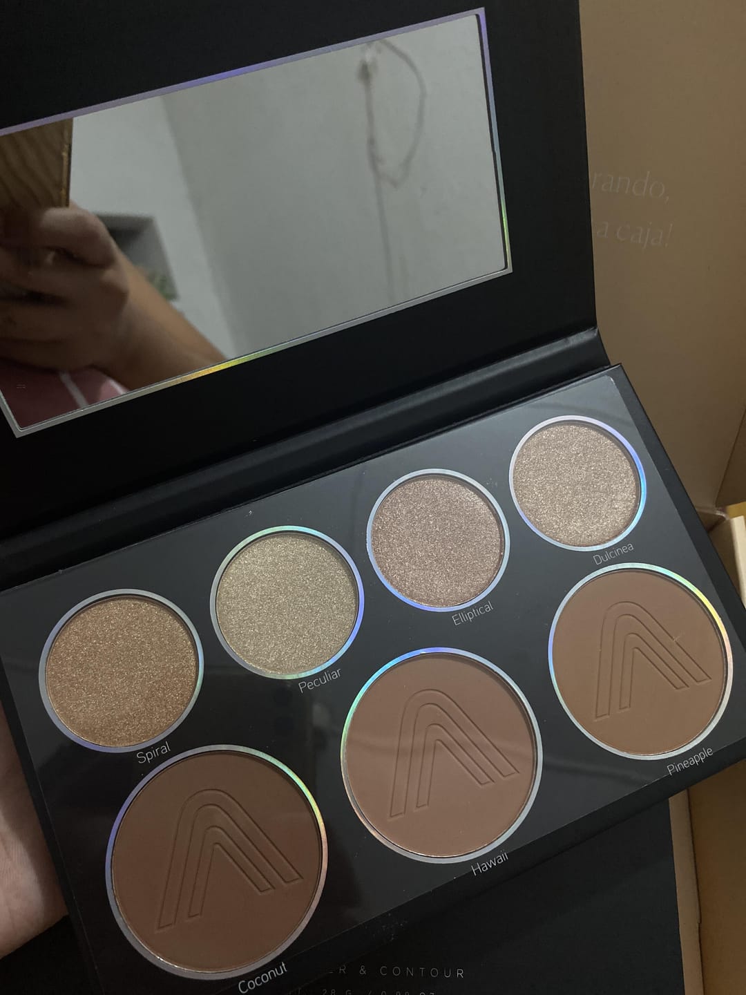 Customer photo review of PALETA DE CONTORNOS E ILUMINADOR GLAMBLACK
