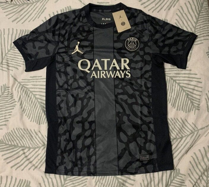 Customer photo review of Men’s Mystery Football Shirt Box