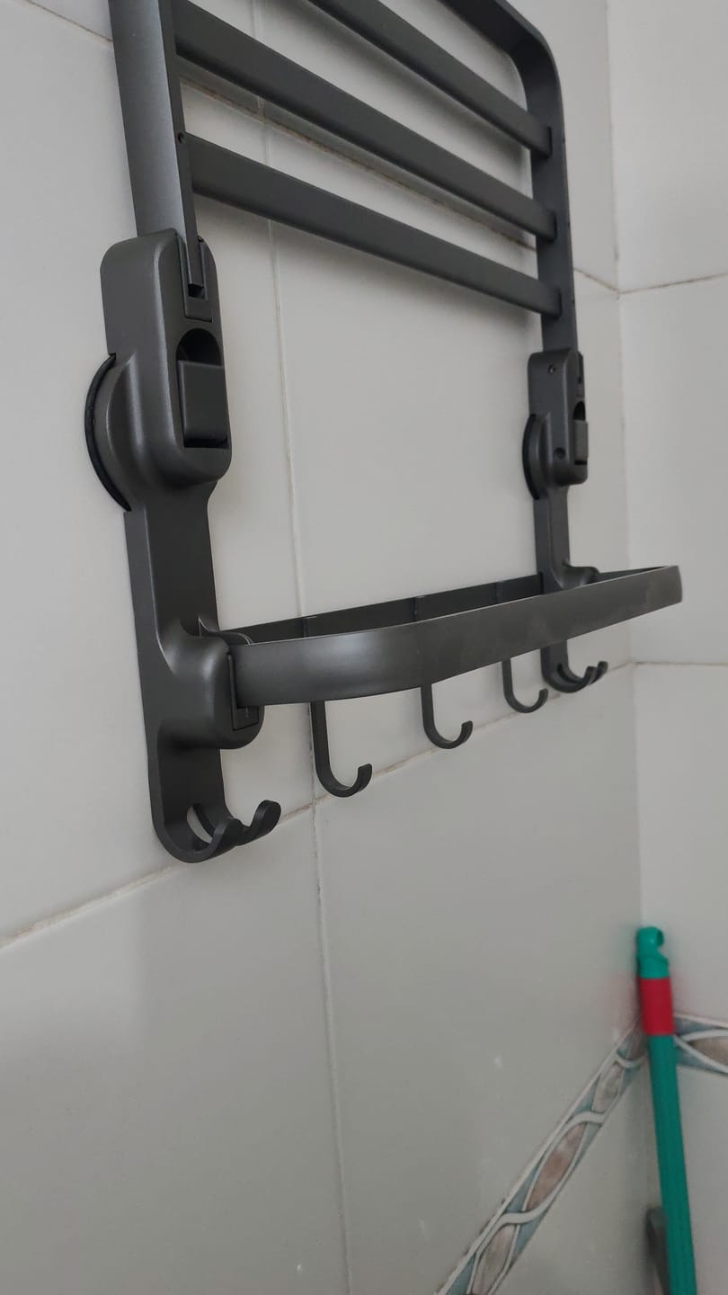 Customer photo review of Estante Y Toallero Plegable Baño Organizador Con Ganchos