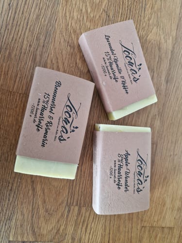 Customer photo review of 15% Lavendel mit Kamille & Kaffee Haarseife (Haarwachstum & Tiefenpflege)