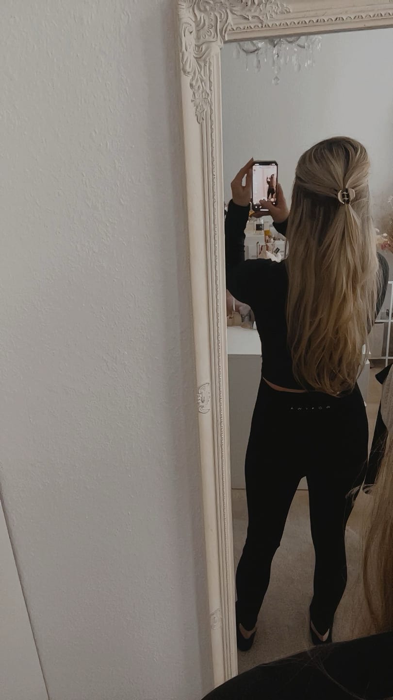 Customer photo review of Black Sculpt Seamless Tights