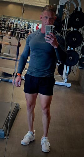 Customer photo review of Essential Shorts - 5" Inseam