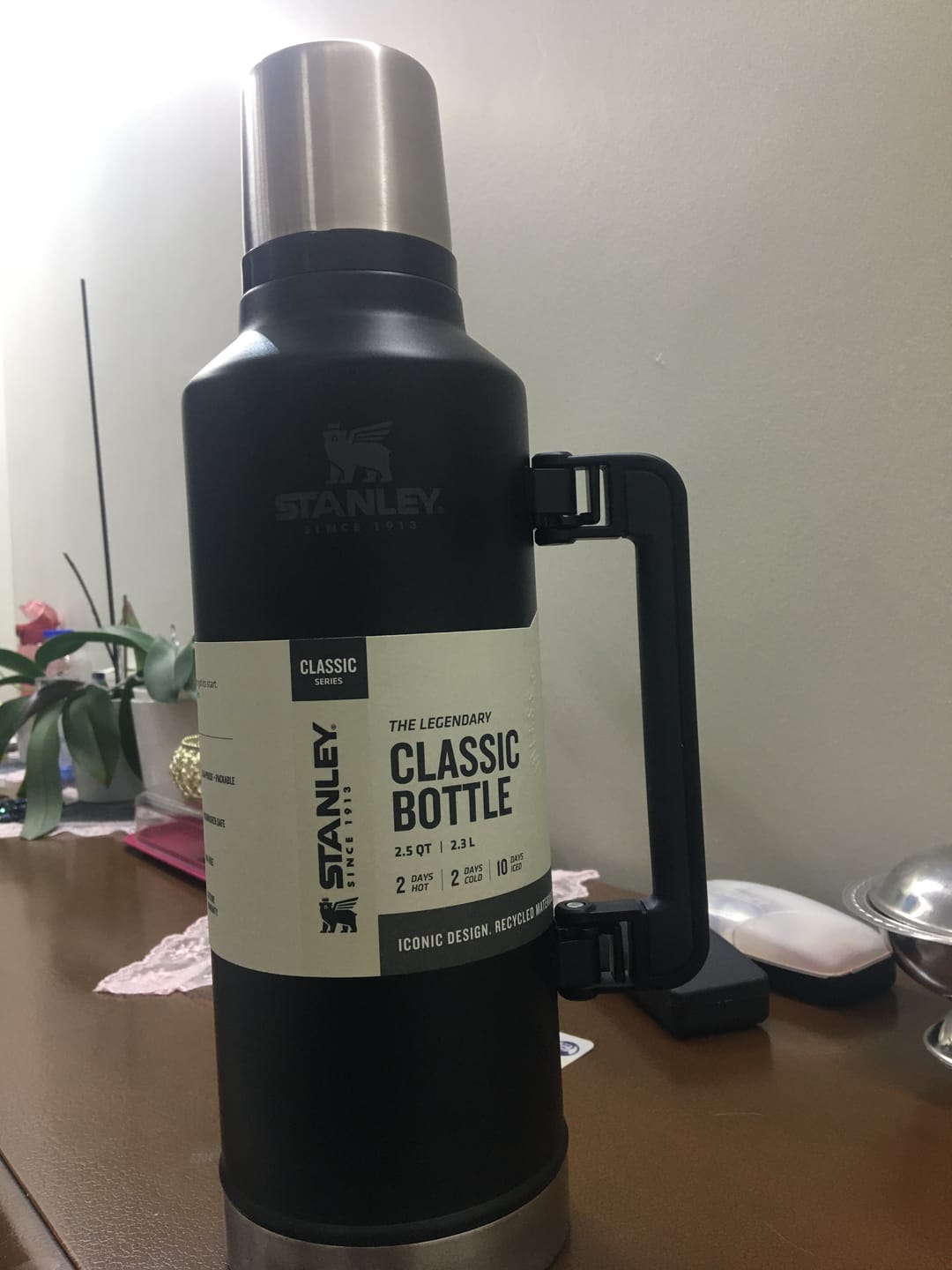 Customer photo review of Stanley Classic Legendary Bottle Siyah 2.3 L