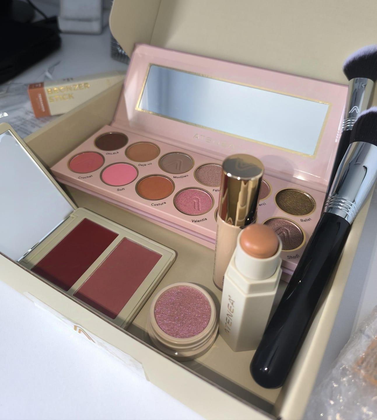 Customer photo review of PALETA DE SOMBRAS ROSE 12 TONOS SUBLIME