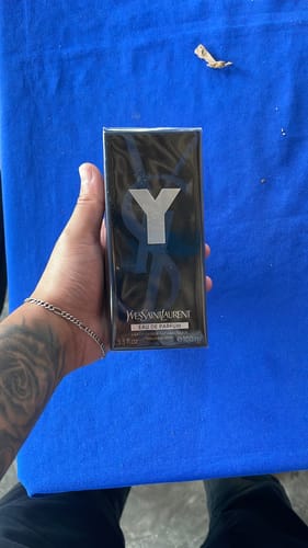 Reseña con foto de un cliente sobre Perfume YVES SAINT LAURENT Y EDP